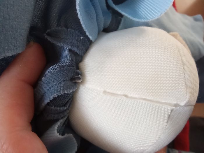 doudou poupée, fée, marque  ikea, corps souple, collier coeur rouge, ailes blanches, étoile bleue pois blancs dans la main, robe bleue, pull bonnet vert - photo numéro 5