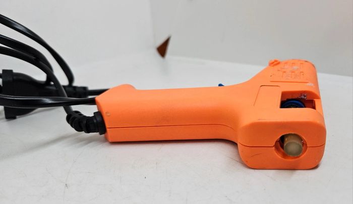 Pistolet à colle.
En l'état. - photo numéro 8