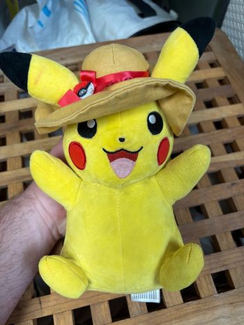 Peluche pokemon pikachu