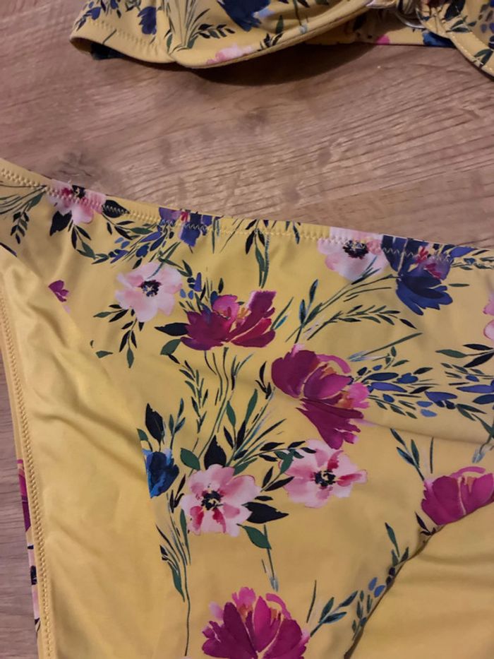 Maillot de bain jaune fleuri - photo numéro 2