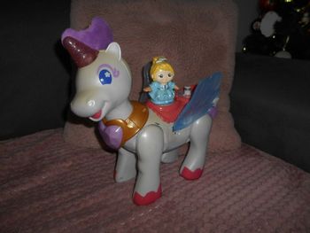 Azalée la licorne arc-en-ciel enchantée (Tut Tut Copains - Vtech)