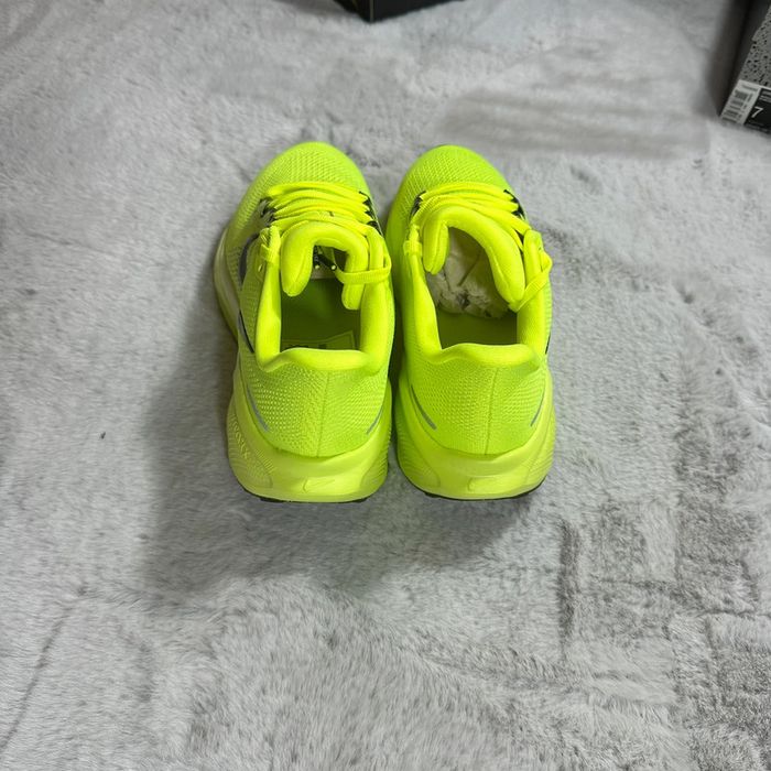 Nike Air Zoom Pegasus 41 « Volt Black-Barely » pointure 38.5 - photo numéro 4