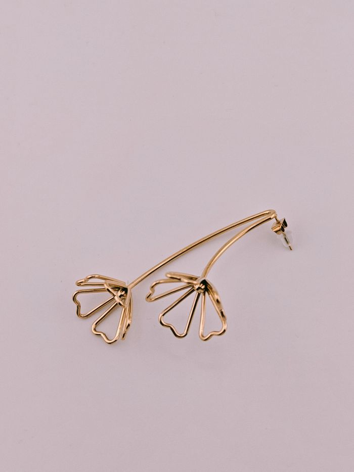 Boucles d'oreilles pendantes fleurs dorées en acier inoxydable - photo numéro 4