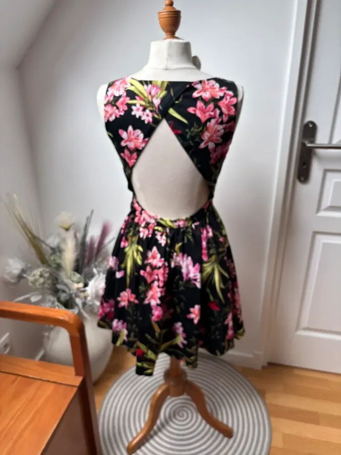 🌺 Robe noire à fleurs - Dos ouvert - Morgan - T38 - photo numéro 12