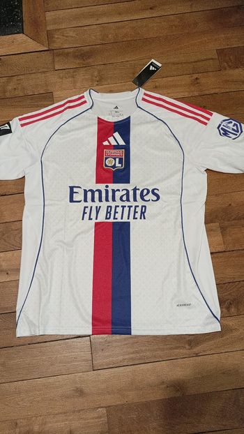 Maillot de Lyon modèle 2026 domicile taille L