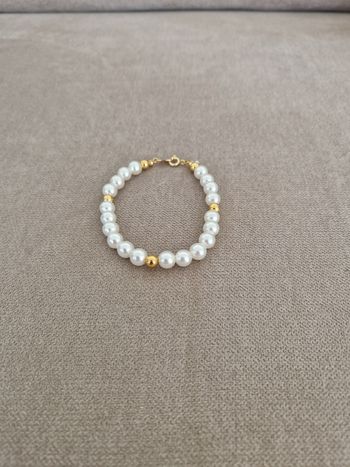 Bracelet perles blanches et dorées