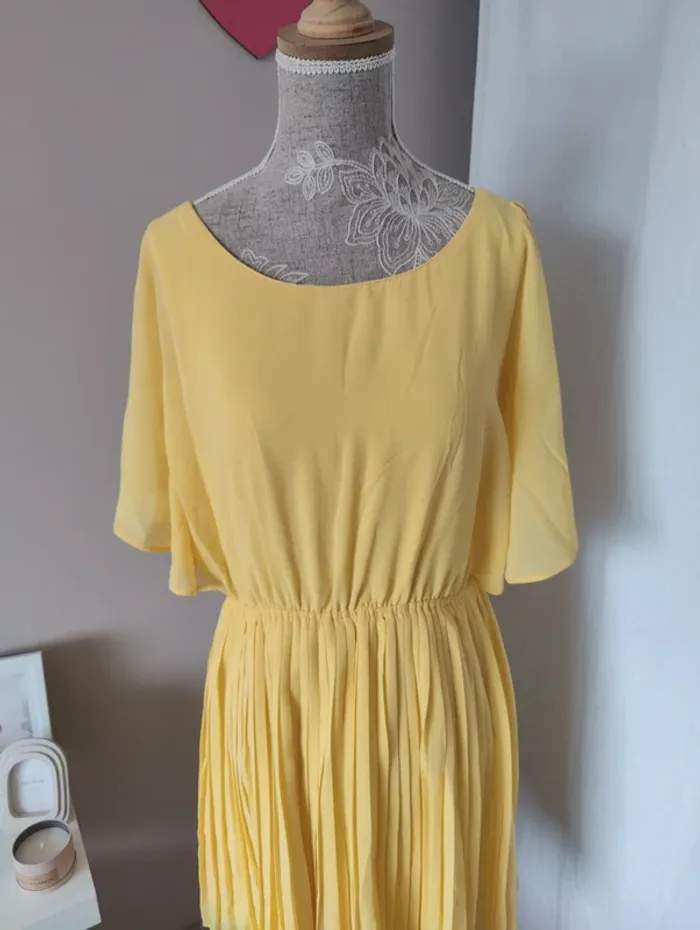 Robe plissée jaune - photo numéro 2