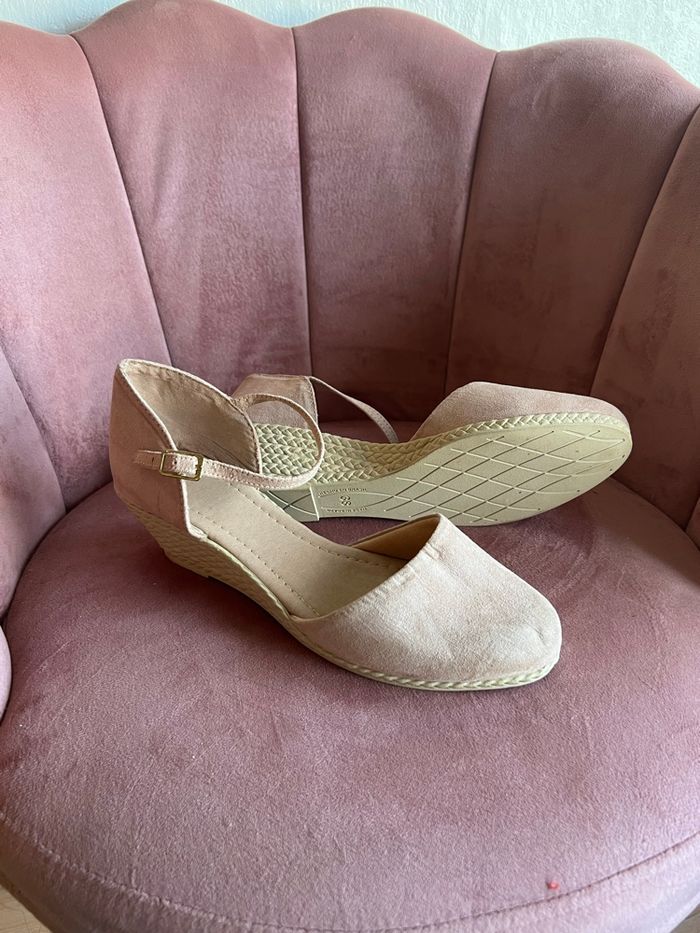 👗✨ Sandales compensées nude – Chic & confort – Taille 41 - photo numéro 4