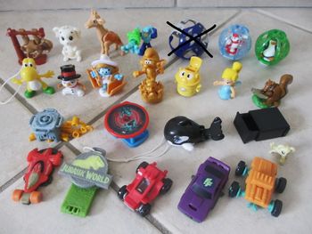 Lot de 22 jouets Kinder Surprise