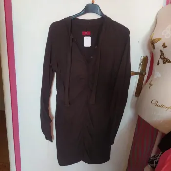 243- robe, taille L, AP three