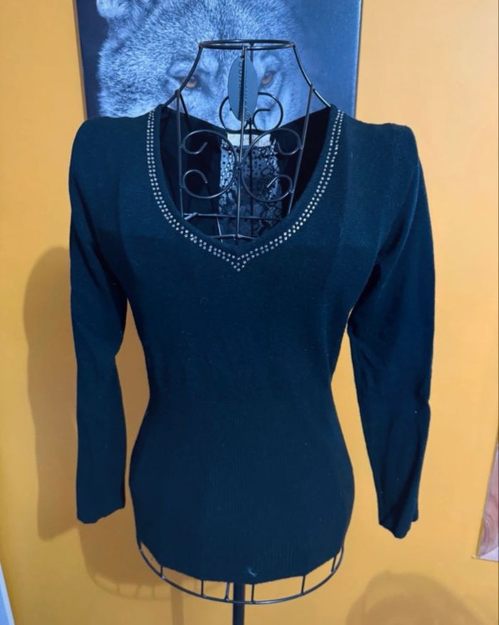 Pull noir élégant – détail strass & dentelle - photo numéro 2