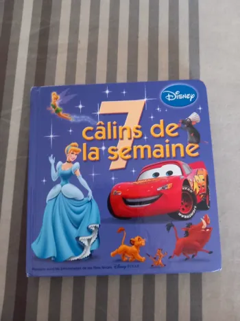 Livre enfants "7 câlins de la semaine" Disney.