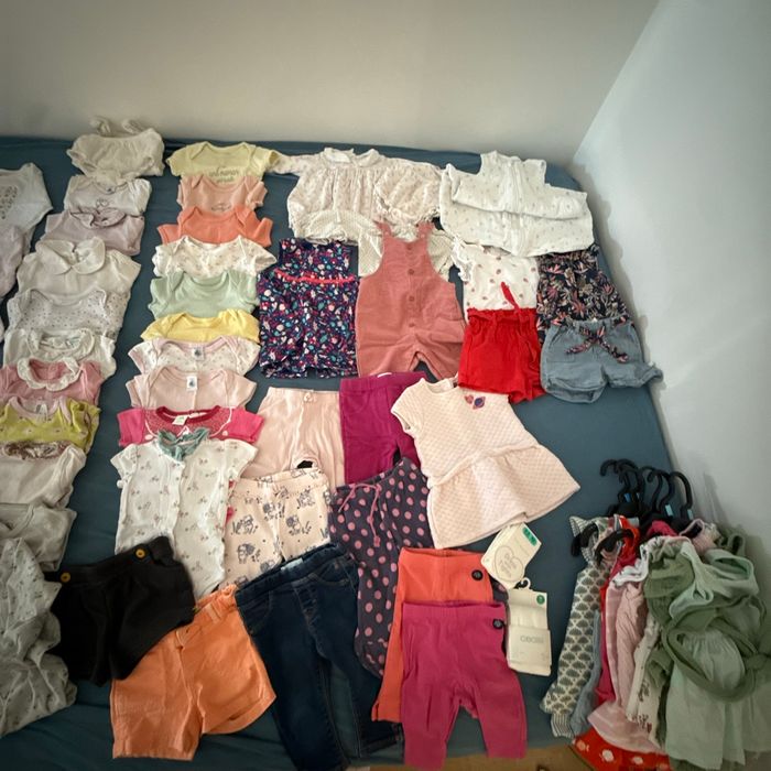 Lot vêtements bébé fille 6 mois 67 pièces - photo numéro 4