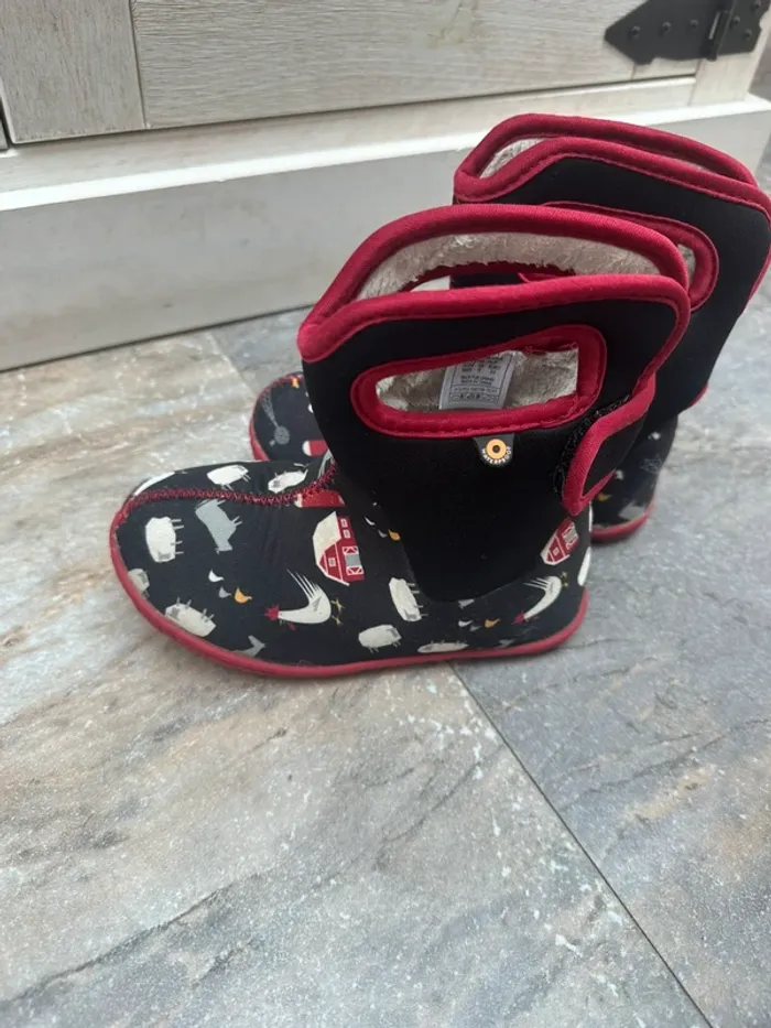 Bottes Bogs 25 noir et rouge ferme - photo numéro 5