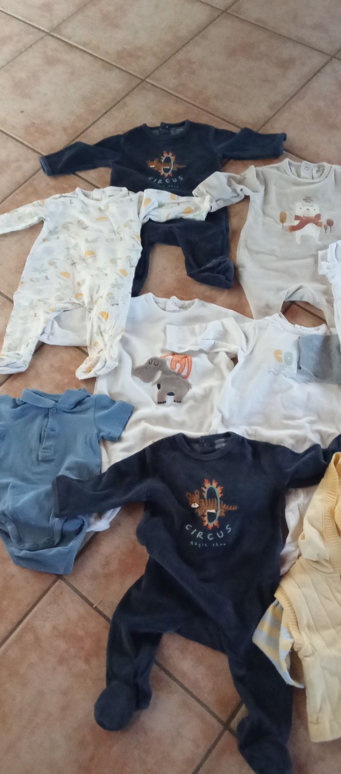Lot 20 articles garçon 6 mois   68 cm - photo numéro 2