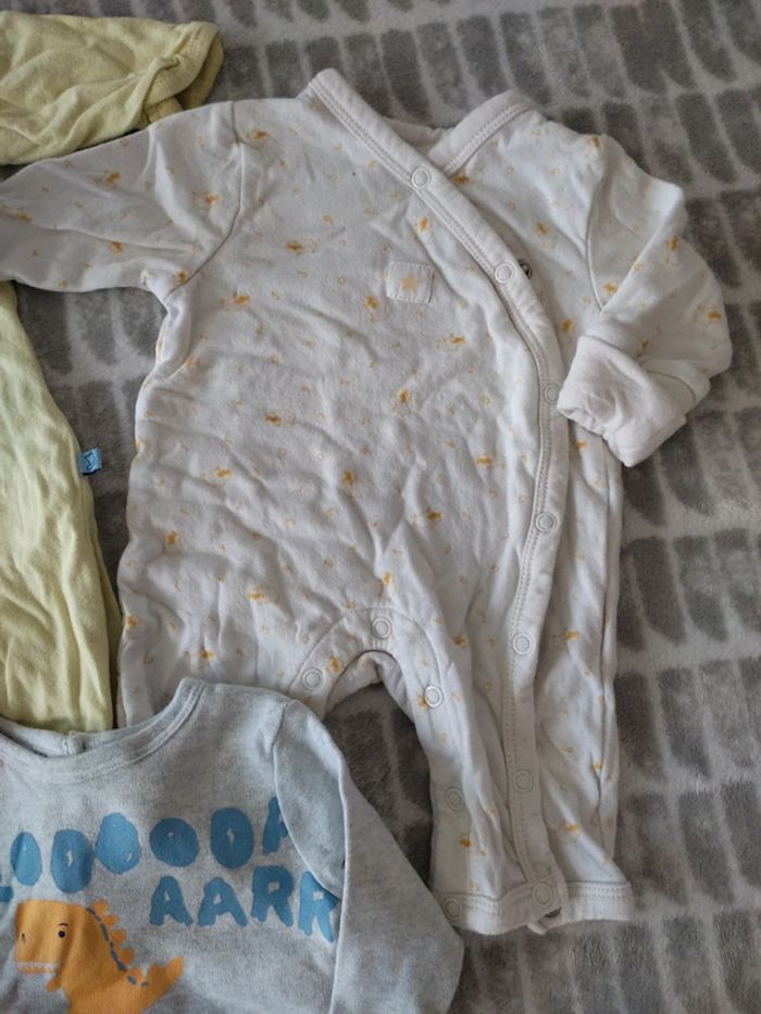 Lot pyjama grenouillère coton Disney tex Kiabi 1 mois - photo numéro 3