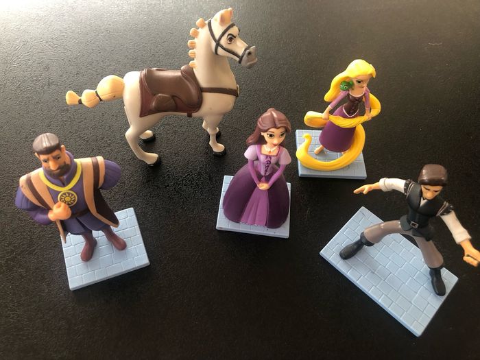 Lot 5 figurines Disney Raiponce