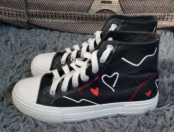 Basket montante motifs coeur  38 comme neuf 