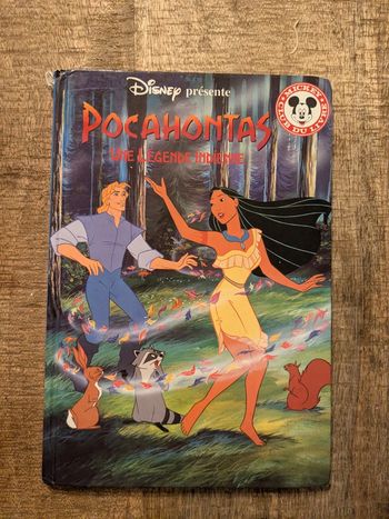 Le club du livre Mickey Pocahontas