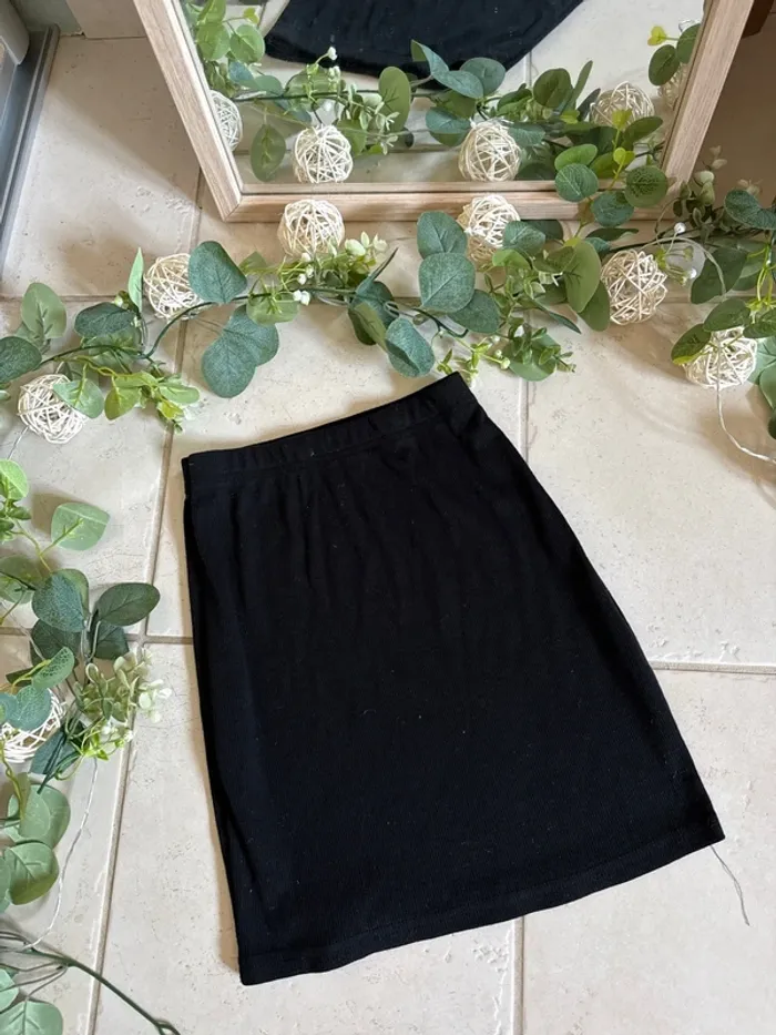 Petite jupe noire, moulante femme