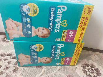 Couches Pampers taille 4+