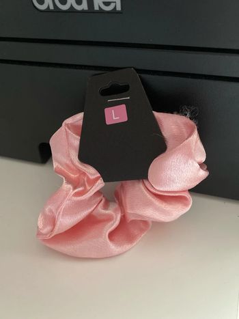 Chouchou matière satinée rose