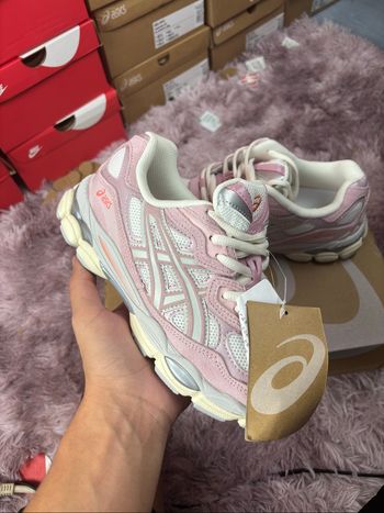 Asics gel NYC pink cream neuve taille 43,5
