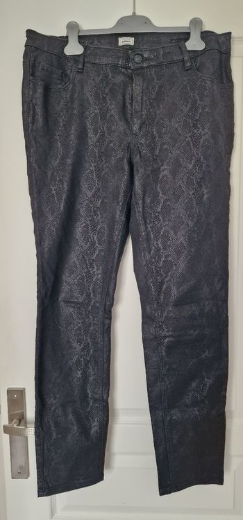 Pantalon enduit effet serpent