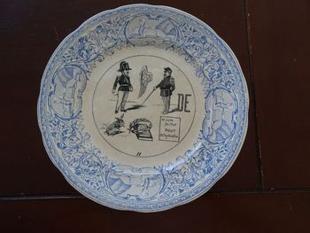 Assiette à dessert parlante Rébus gendarme