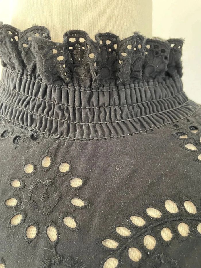 Fabuleuse tunique noire col haut resserré - photo numéro 4