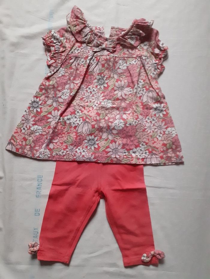 Ensemble tunique motif fleurs et legging rouge