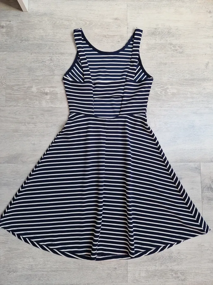 Robe Jennyfer XS à rayures marine et blanche dos très joli - photo numéro 6