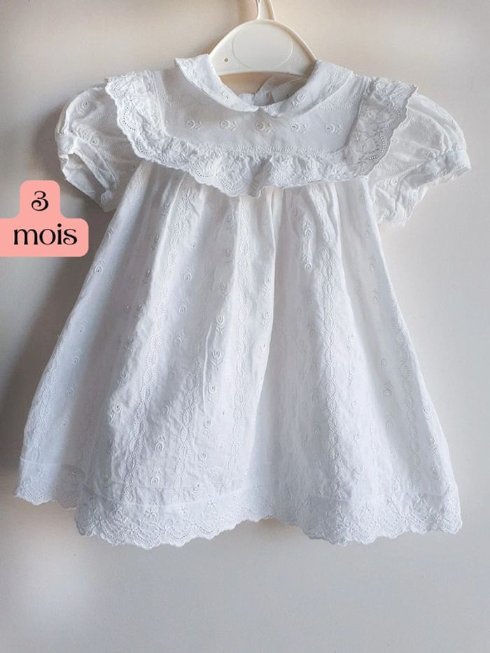 Robe dentelle 3 mois française
