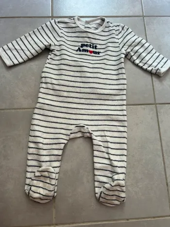 Pyjama Kiabi taille 12 mois