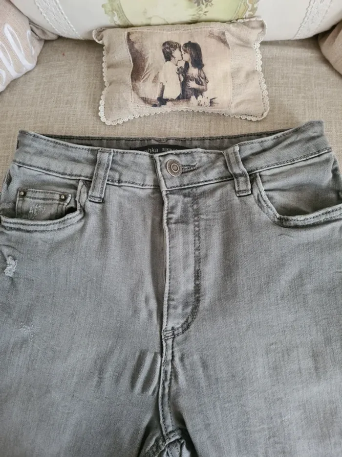 Jeans gris à trous Bershka Taille 36 - photo numéro 5