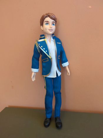 poupée roi ben Disney