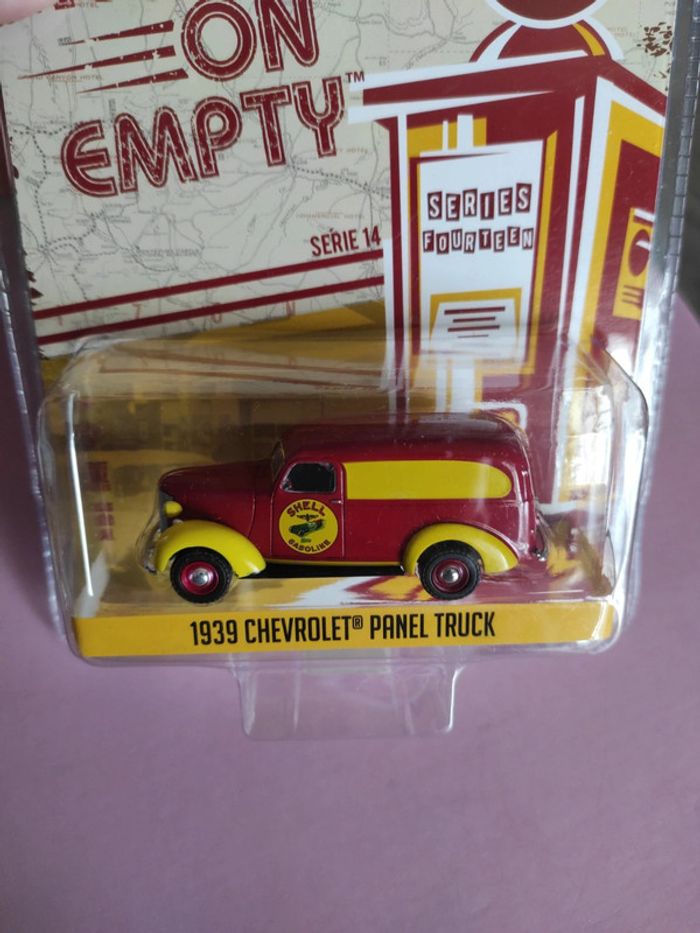 chevrolet panel truck 1939 greenlight 1/64 running on empty shell - photo numéro 4