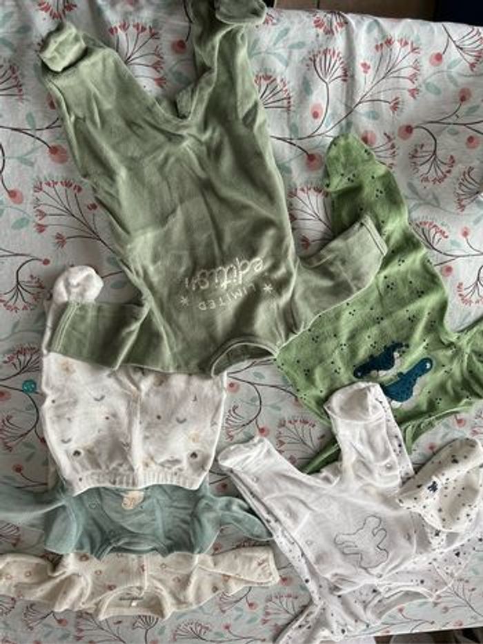 Pyjama mickey + autres pijamas dont 3 offert - photo numéro 4