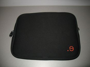SACOCHE POUR TABLETTE NOIRE ".E"  - 31 x 23 cm - n°02