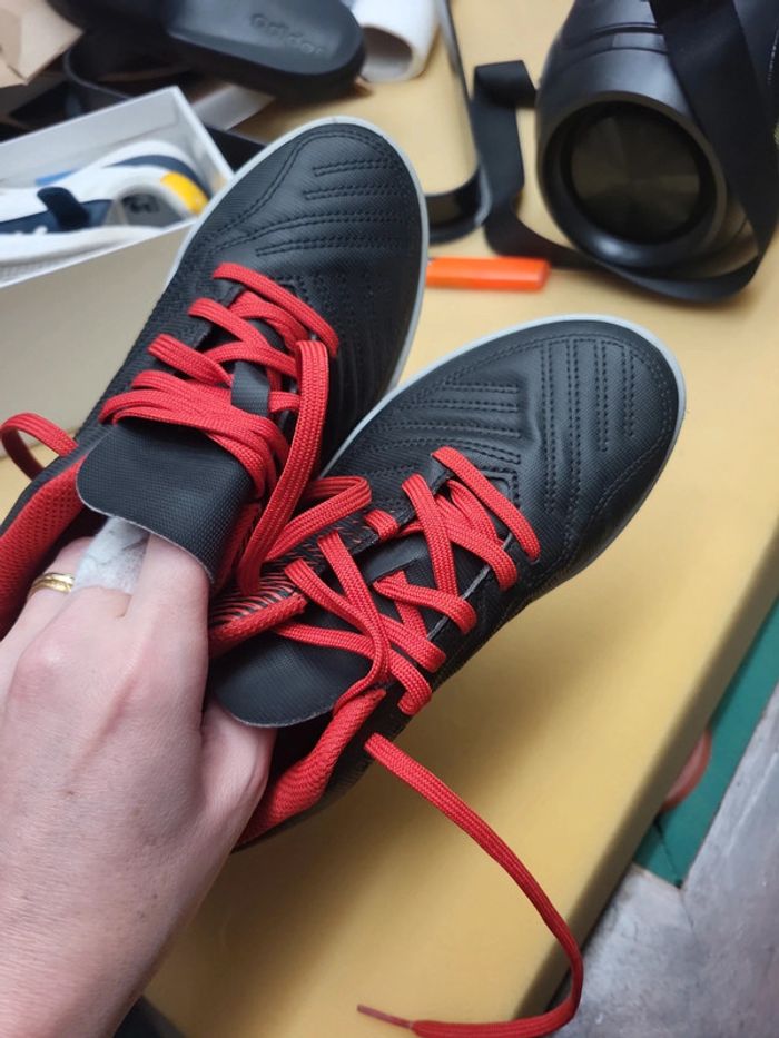 Chaussure de foot en salle quasi neuve taille 33 - photo numéro 6