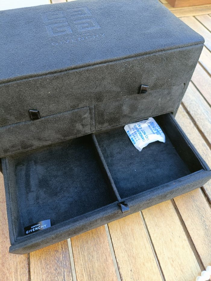 COFFRET A BIJOUX GIVENCHY PARFUMS - photo numéro 8