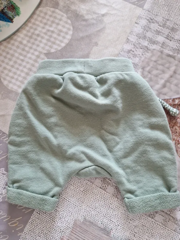 Pantalons 1 mois - photo numéro 3