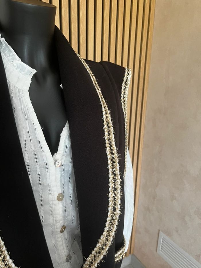 Veste sans manche noire bordures dorées - photo numéro 2