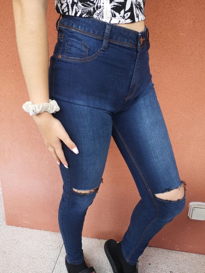 Jean taille haute genoux troué - photo numéro 3