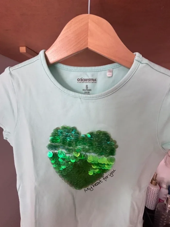 🤍💚 T-shirt blanc motif cœur vert 6 ans 💚🤍 - photo numéro 3
