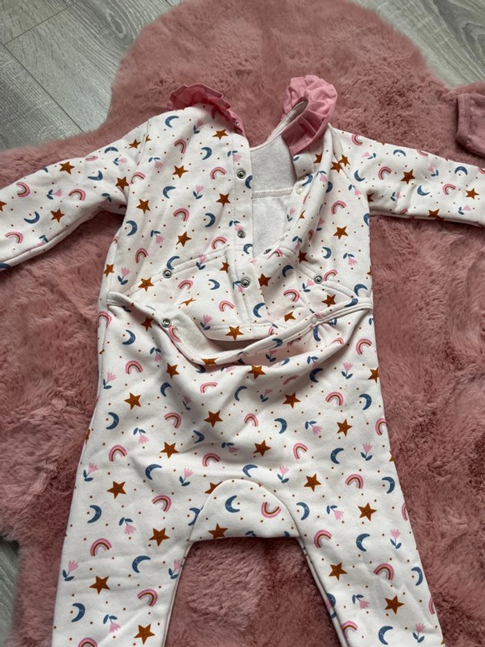 Lot 4 pyjamas 1 pièce velours bébé fille 9 mois - photo numéro 4
