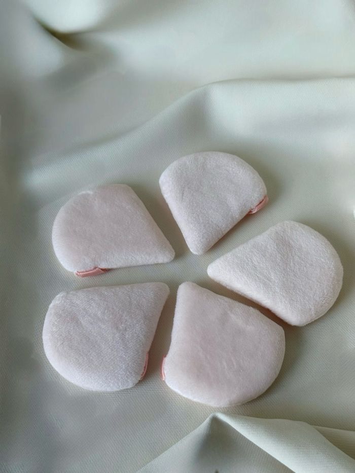 Lot de 5 houppettes velours roses ASOS - Powder Puff triangulaires & rondes - Neuf - photo numéro 3