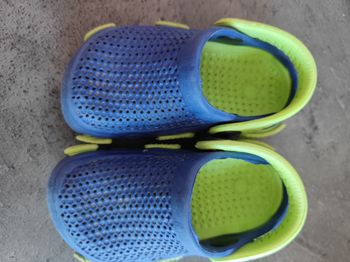 crocs