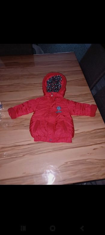 Manteau fille rouge taille 6 mois