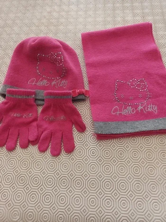 Ensemble hello kitty bonnet écharpe gants rose . Tour de tête  54 cms - photo numéro 6